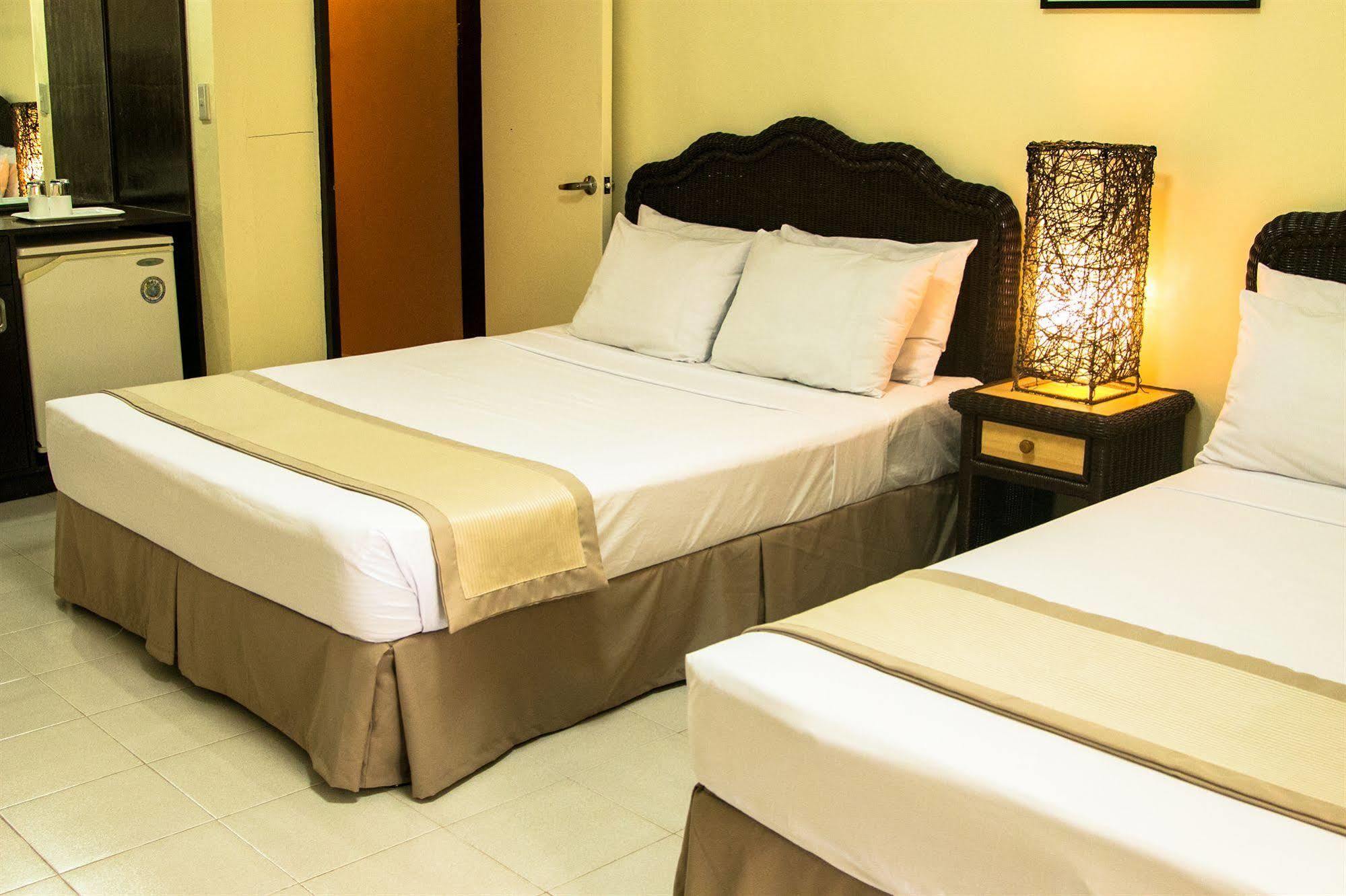 Matabungkay Beach Hotel Lian Kültér fotó