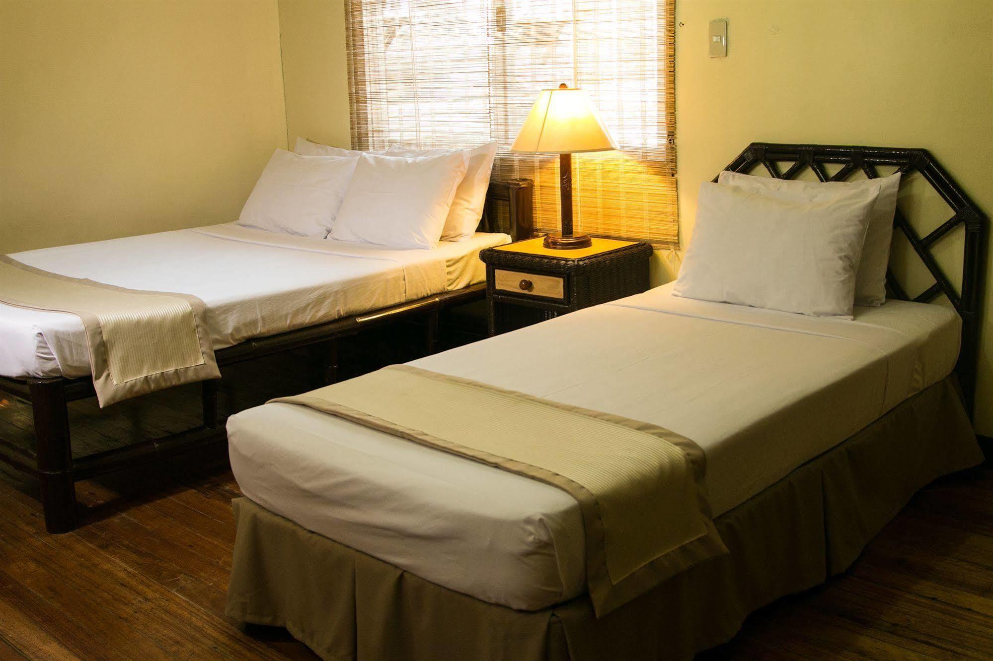 Matabungkay Beach Hotel Lian Kültér fotó
